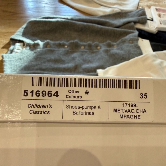 Girls Size 9-10 Unworn Zara Clothing, Size 35 Gold Leather Ballet Style Shoes - Picture 4 of 4